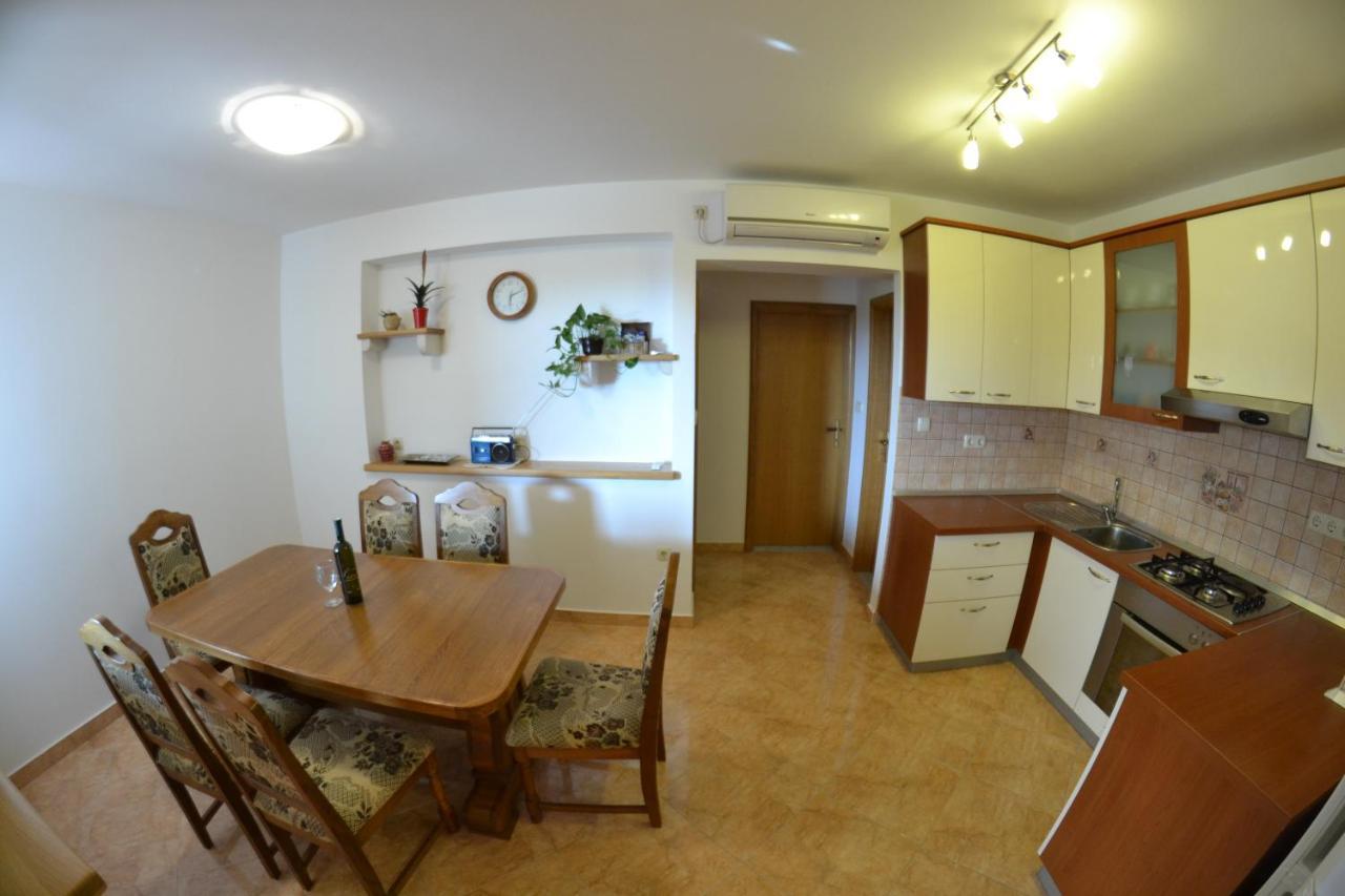 Apartamento Ribaricevi Dvori Banjol Exterior foto